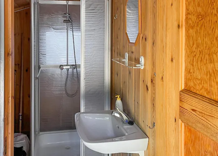 Сasa de vacaciones Awesome In Kolbjornsvik With House Sea View *